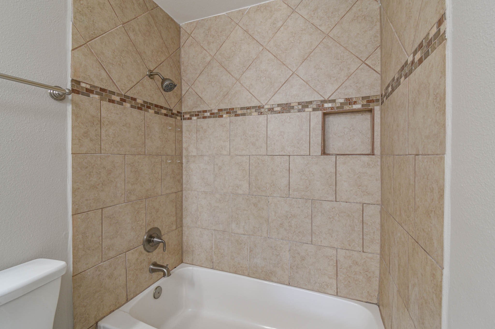 8787 Brae Acres Road, Unit 814 Houston, TX 77074 - Photo 23 of 23 a bathroom with a bathtub and shower