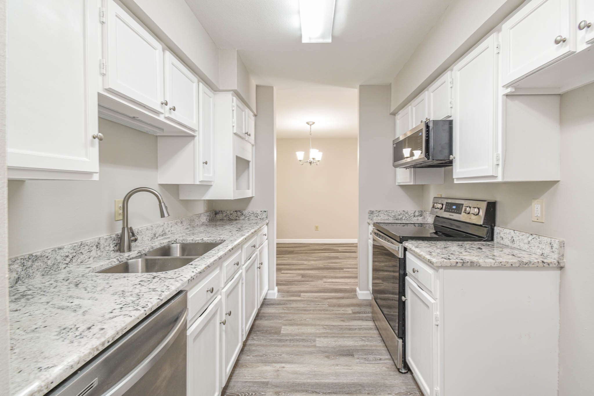 8787 Brae Acres Road, Unit 814 Houston, TX 77074 - Photo 9 of 23 a kitchen with granite countertop a sink and cabinets