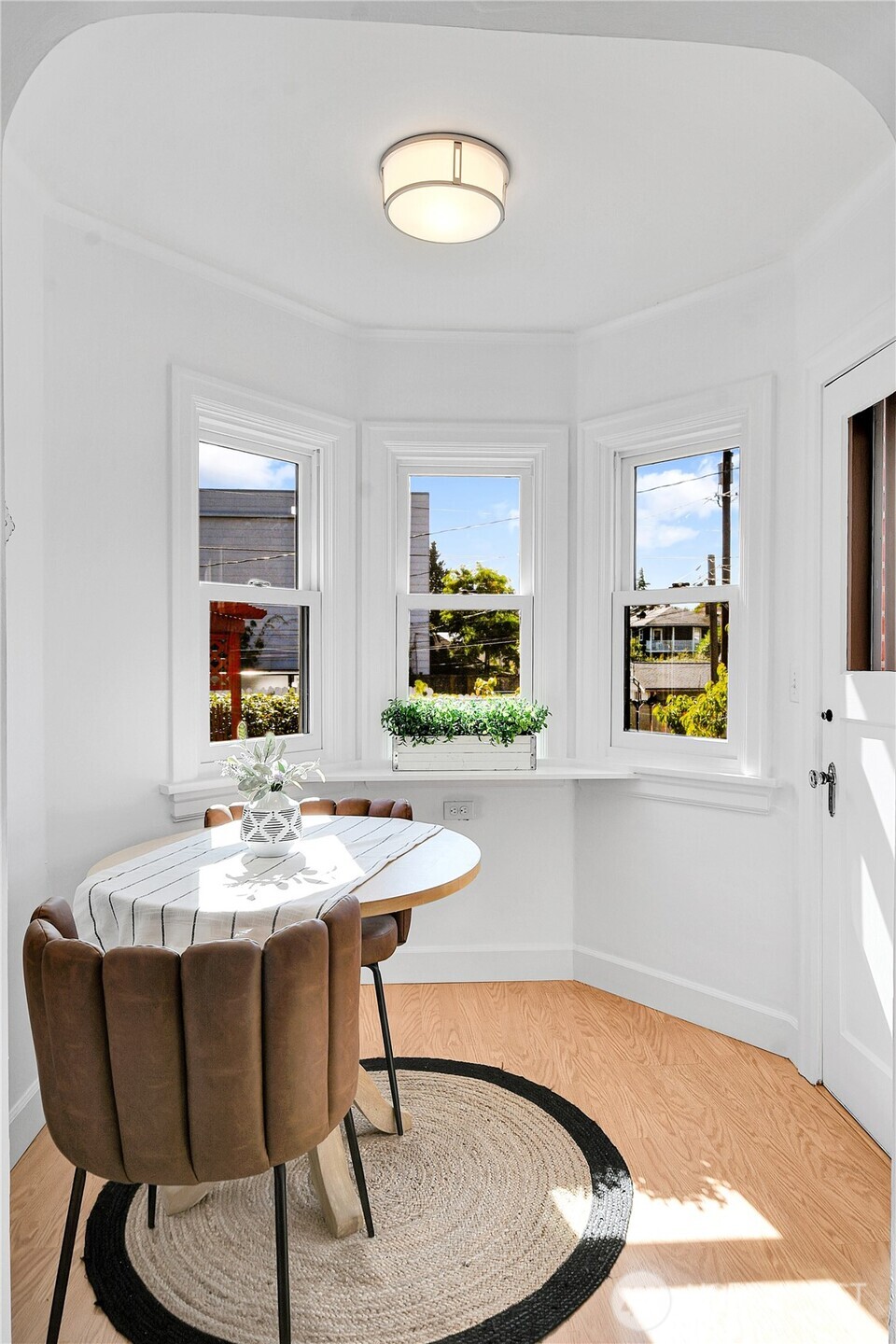 107 West Blaine Street Seattle, WA 98119 - Photo 10 of 22 a dining room with furniture and window