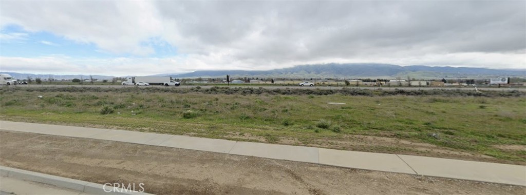 8 Challenger Drive Tehachapi, CA 93561 - Photo 2 of 4 a view of a lake from a yard