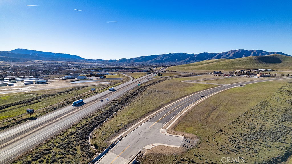 8 Challenger Drive Tehachapi, CA 93561 - Photo 3 of 7 a view of a city with ocean