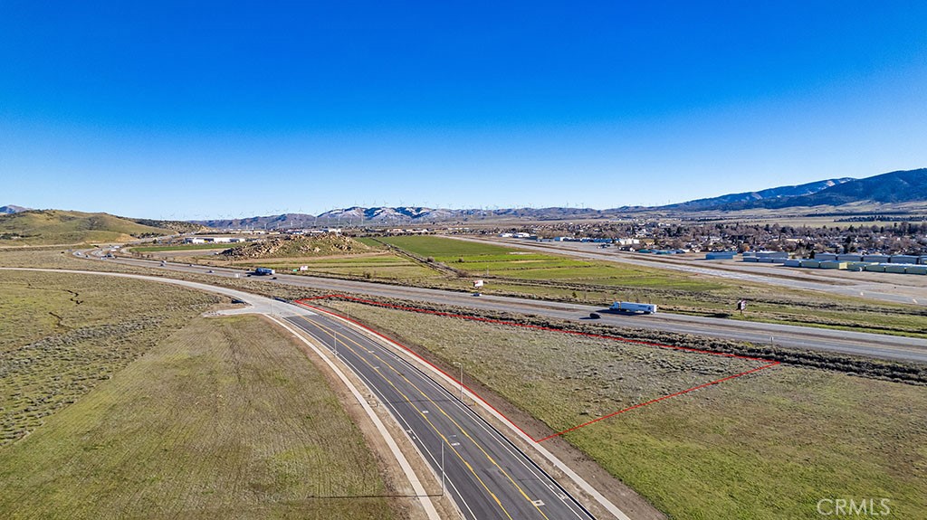 8 Challenger Drive Tehachapi, CA 93561 - Photo 6 of 7 a view of an ocean and a mountain