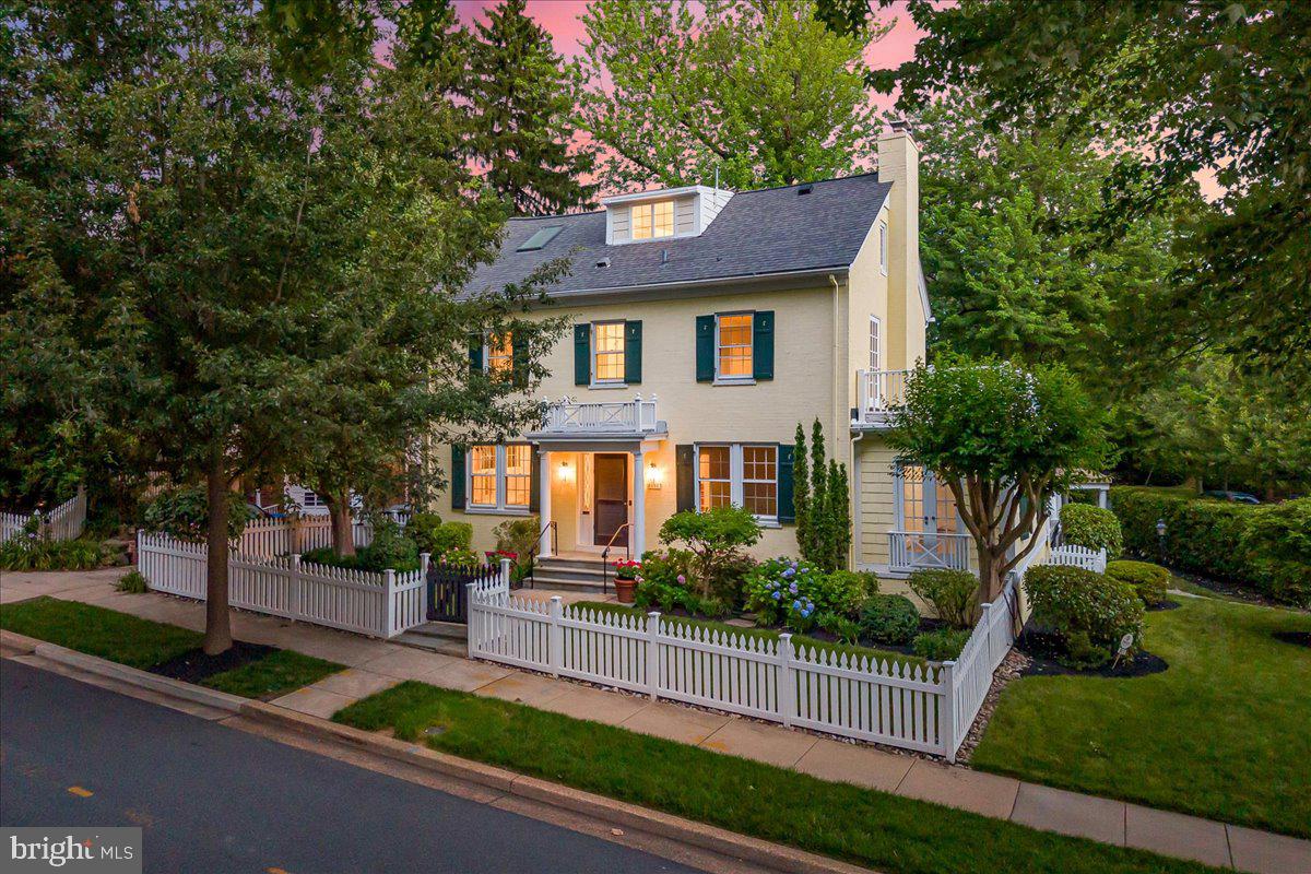 3001 McKinley Street Northwest Washington, DC 20015 - Photo 2 of 18 Gracious centerhall colonial