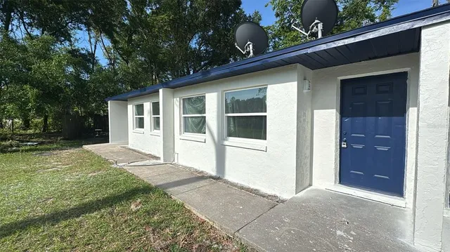 a view of a house with a yard and garage