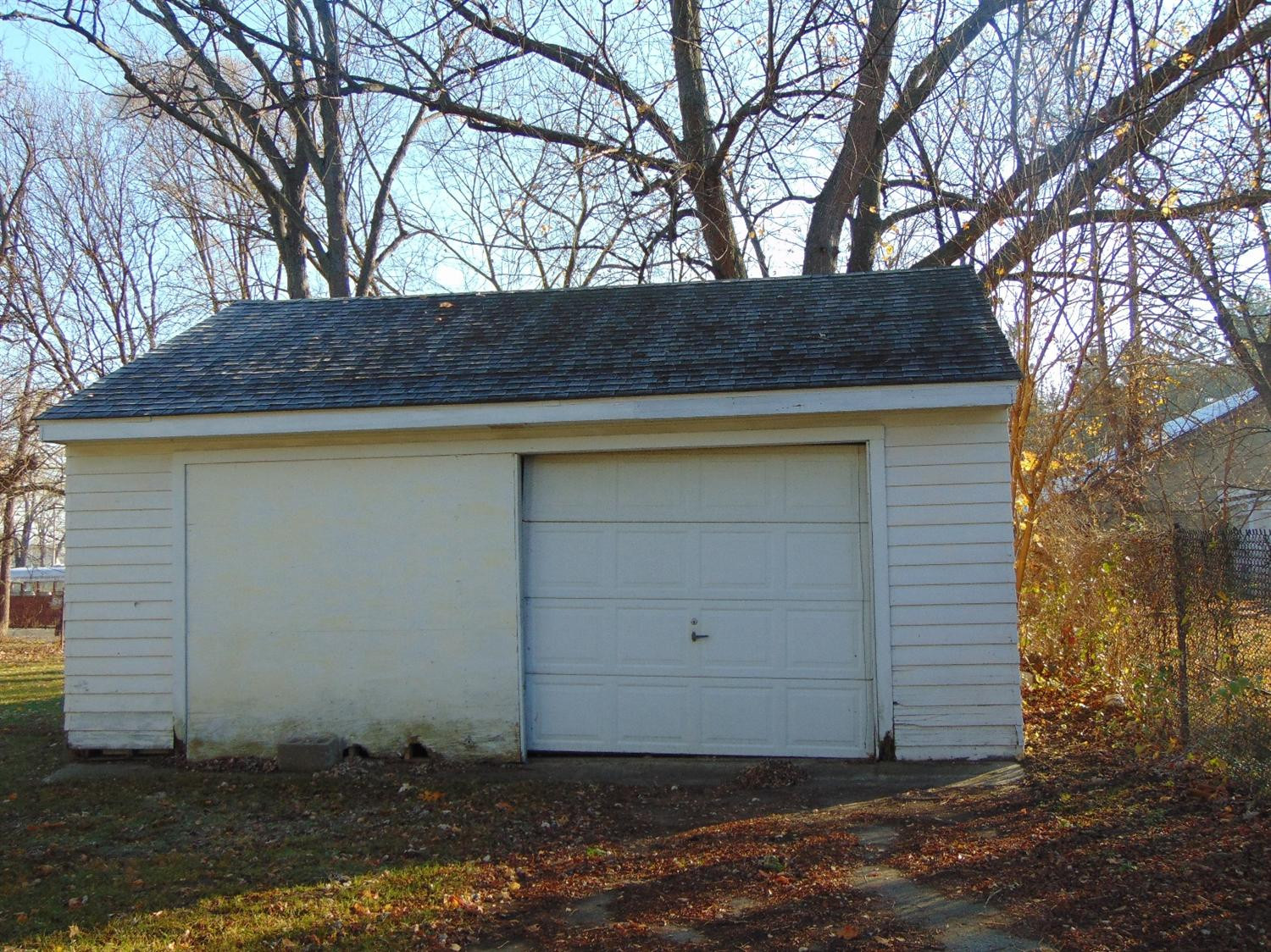 205 Ridgeway Road Jackson, MI 49201 - Photo 2 of 22 Photo 2