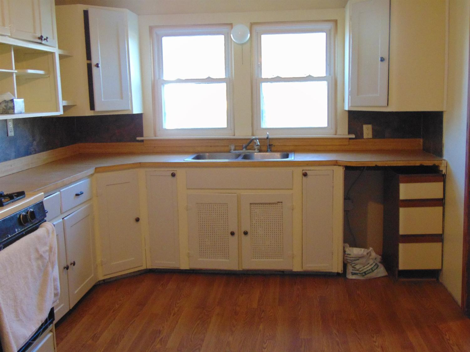 205 Ridgeway Road Jackson, MI 49201 - Photo 4 of 22 Photo 4