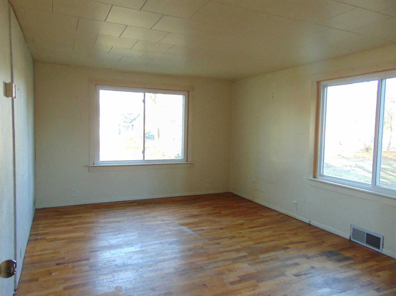 205 Ridgeway Road Jackson, MI 49201 - Photo 9 of 22 Photo 9