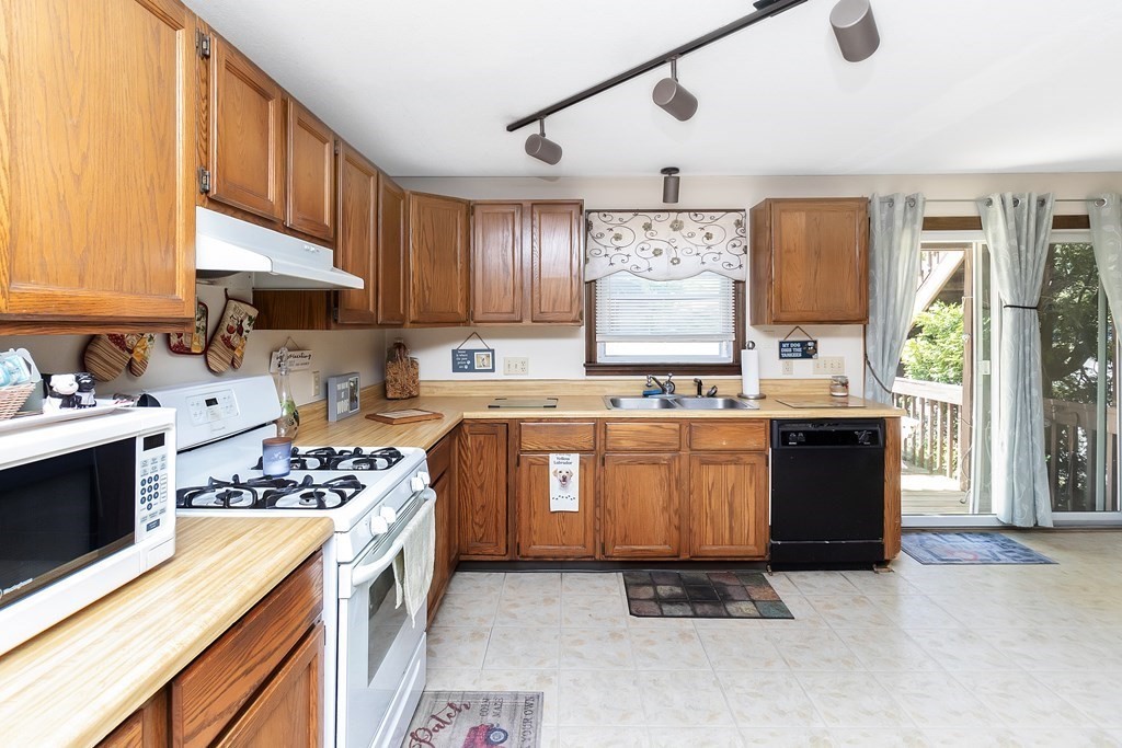 15-17 Piper Road West Springfield, MA 01089 - Photo 4 of 41