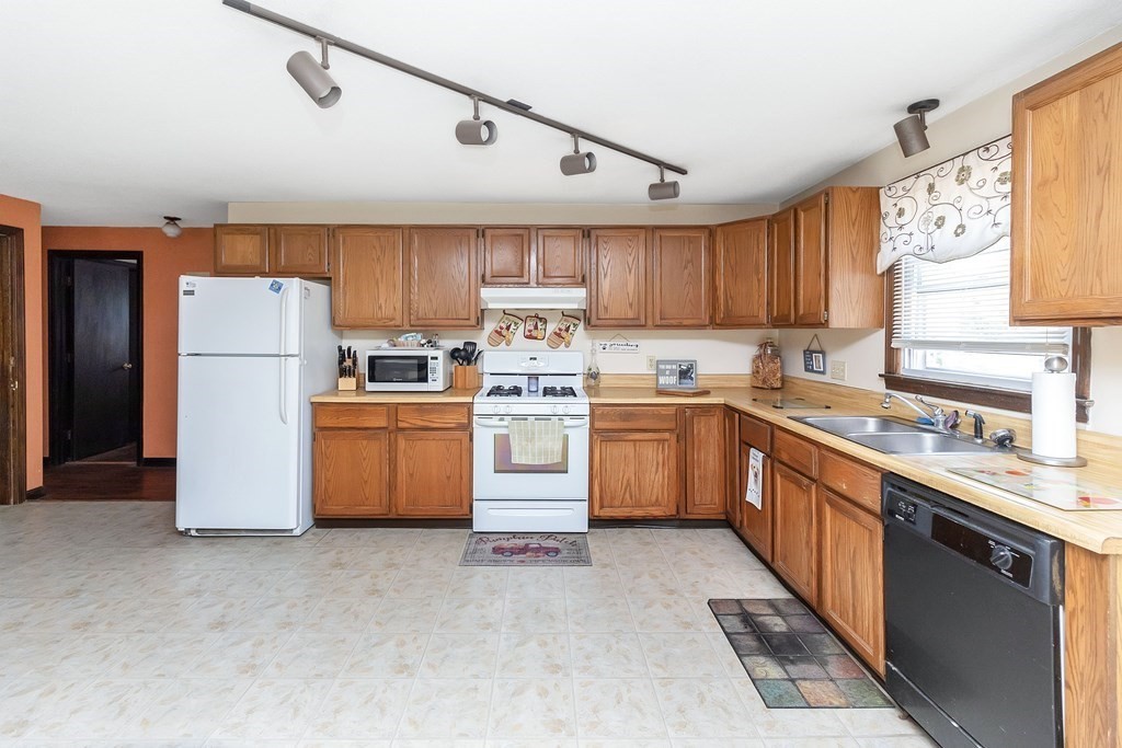 15-17 Piper Road West Springfield, MA 01089 - Photo 6 of 41