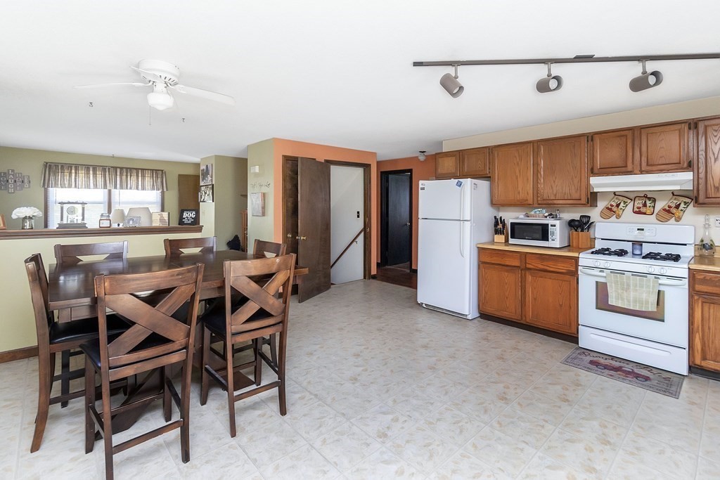 15-17 Piper Road West Springfield, MA 01089 - Photo 7 of 41