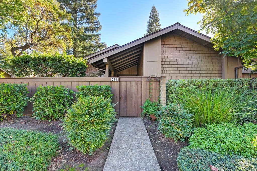 224 East Ranch Road Sacramento, CA 95825 - Photo 5 of 65 a front view of a house with garden