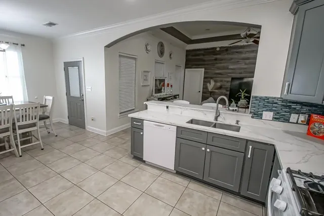 $385,000 | 2135 Deerfield Road, Terrytown, LA 70056