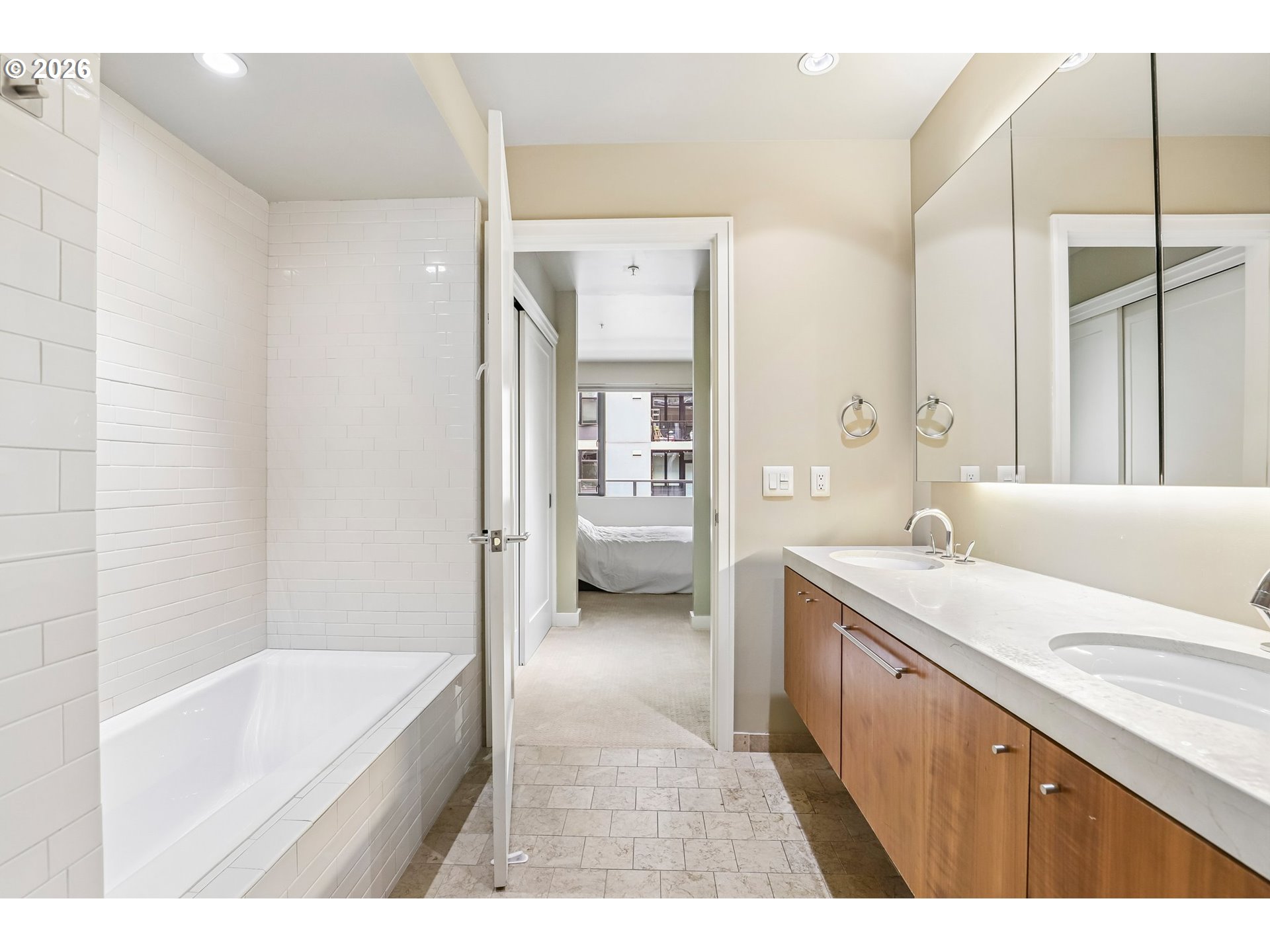 841 Southwest Gaines Street, Unit 335 Portland, OR 97239 - Photo 26 of 35