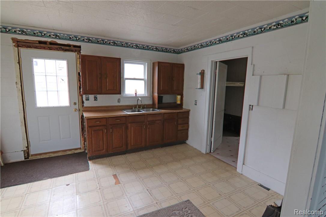 10036 East Potter Road Davison, MI 48423 - Photo 7 of 10 10036 E Potter Rd (3).jpg