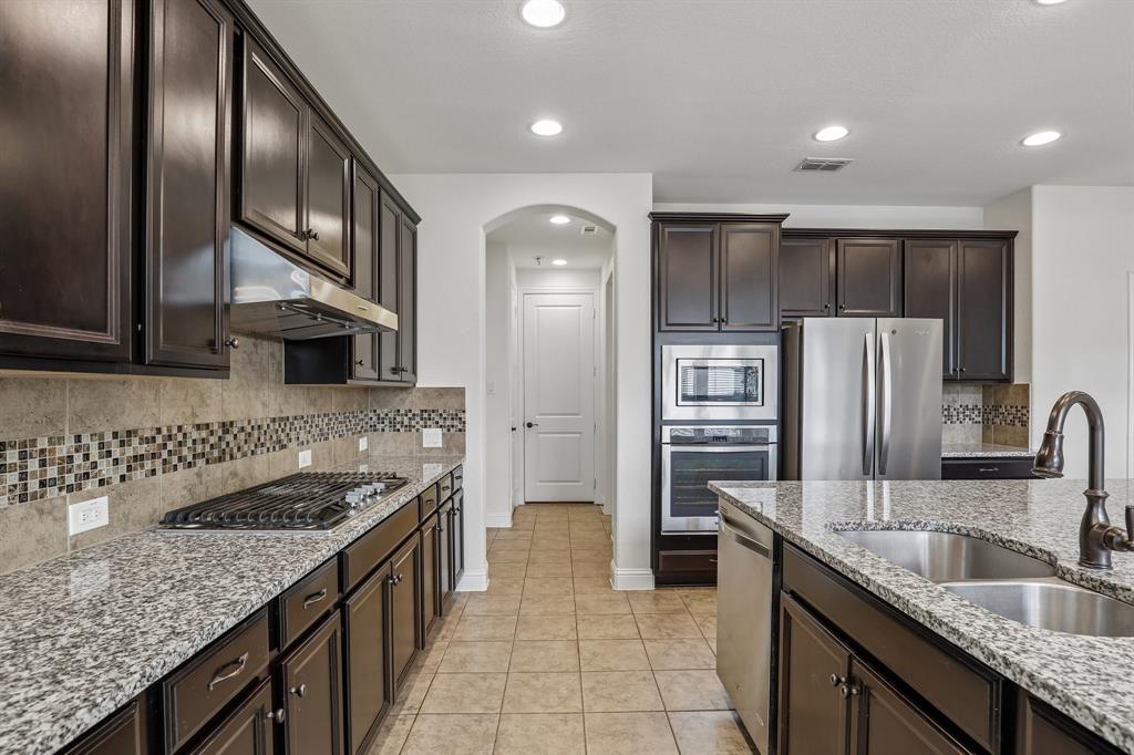 7228 Ridgepoint Drive Irving, TX 75063 - Photo 8 of 38