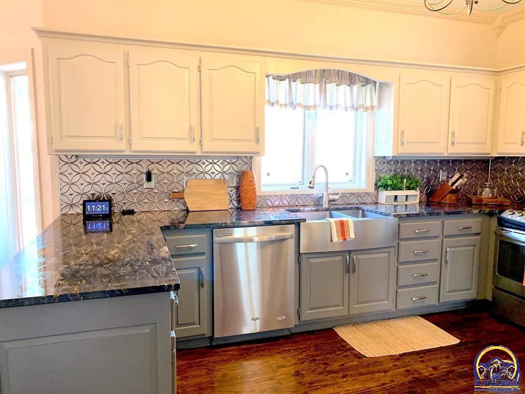 3635 Southwest Indian Hills Road Topeka, KS 66614 - Photo 6 of 17