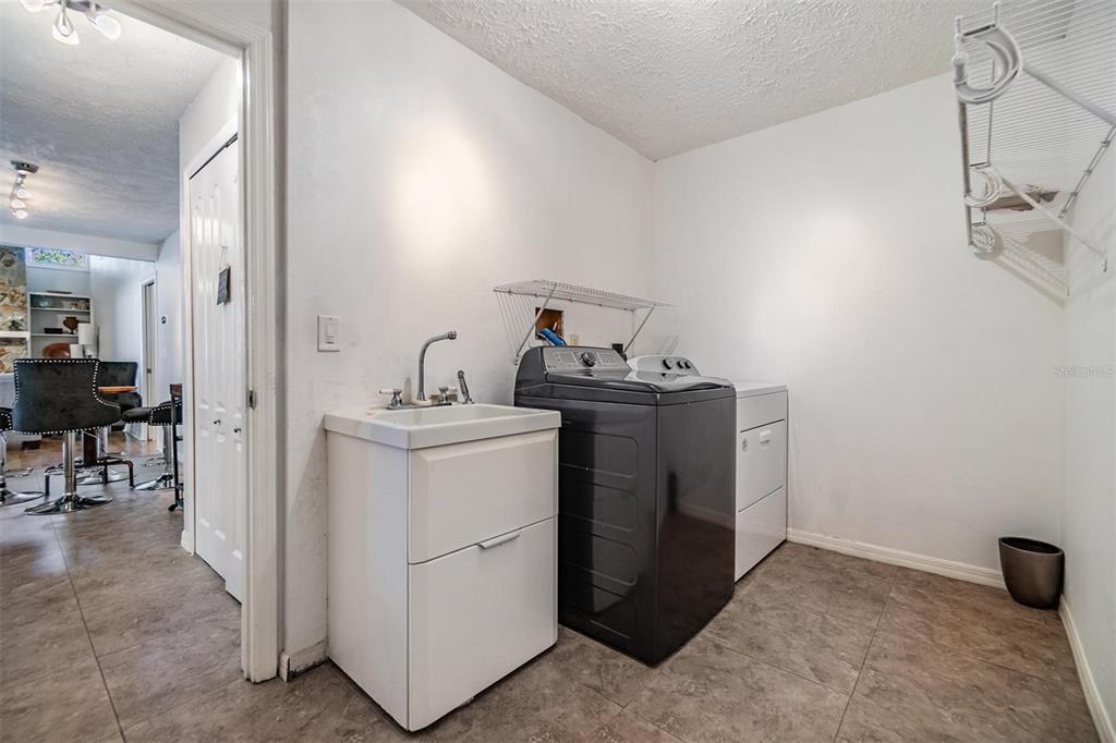 1 Fernery Lane Safety Harbor, FL 34695 - Photo 30 of 44 a utility room with dryer and washer