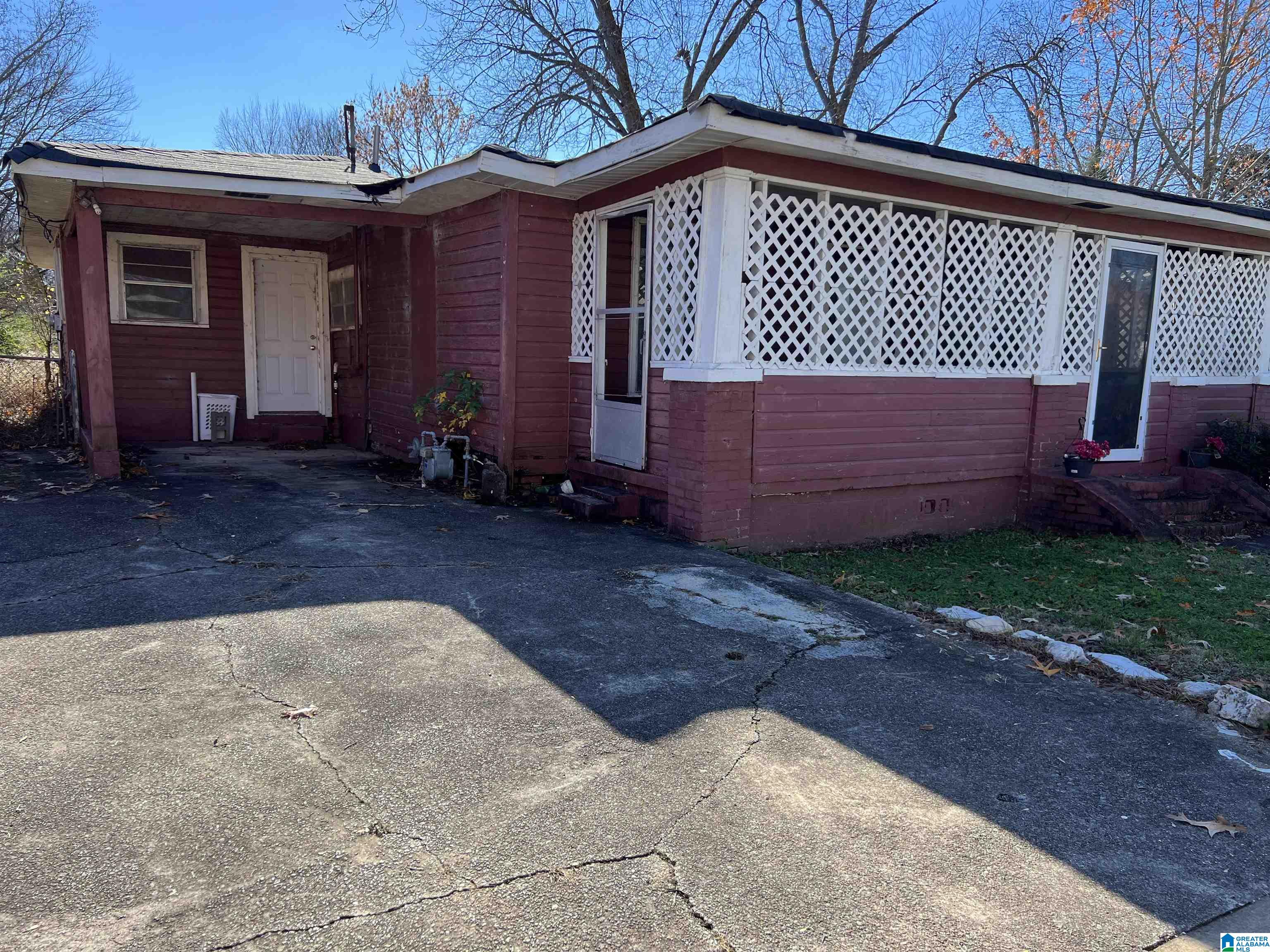 18 Center Street Bessemer, AL 35020 - Photo 3 of 22
