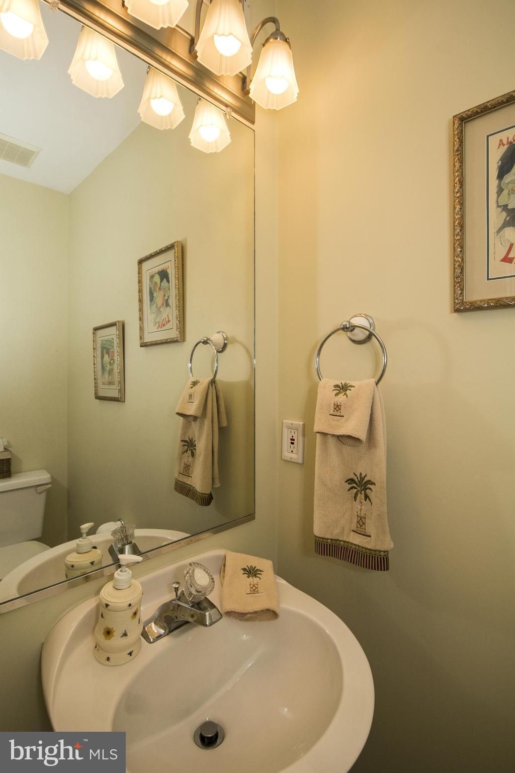 5243 Downing Road Baltimore, MD 21212 - Photo 17 of 30 Powder Room Upper level