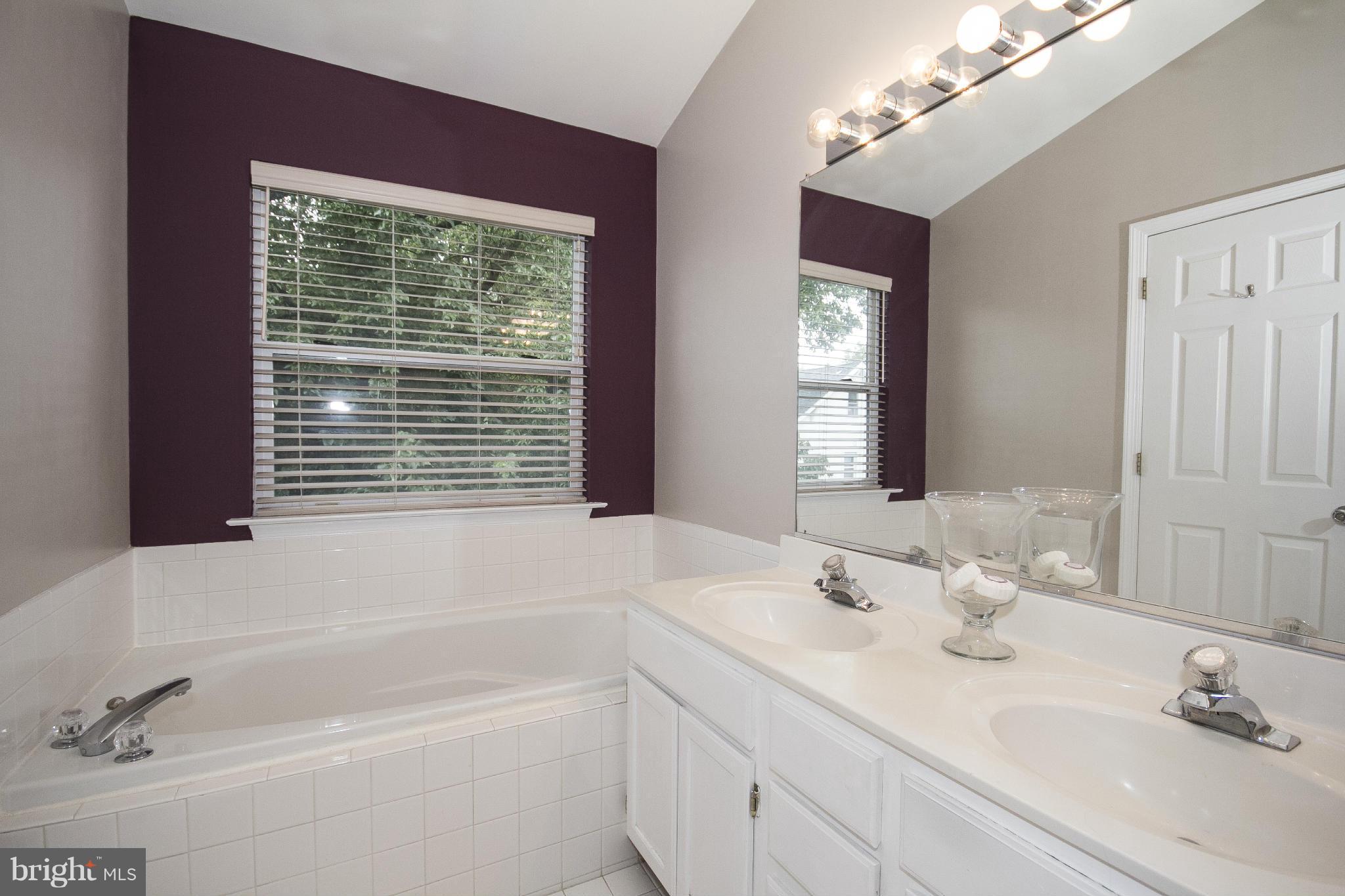 5243 Downing Road Baltimore, MD 21212 - Photo 21 of 30 Master Bath with soaking tub