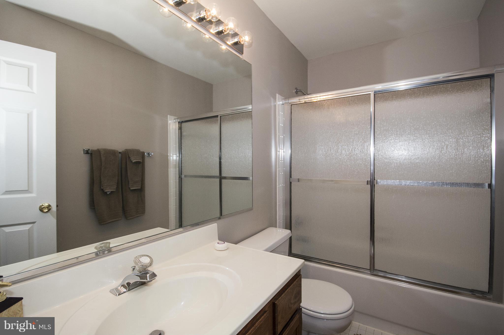5243 Downing Road Baltimore, MD 21212 - Photo 24 of 30 Family Hall Bath