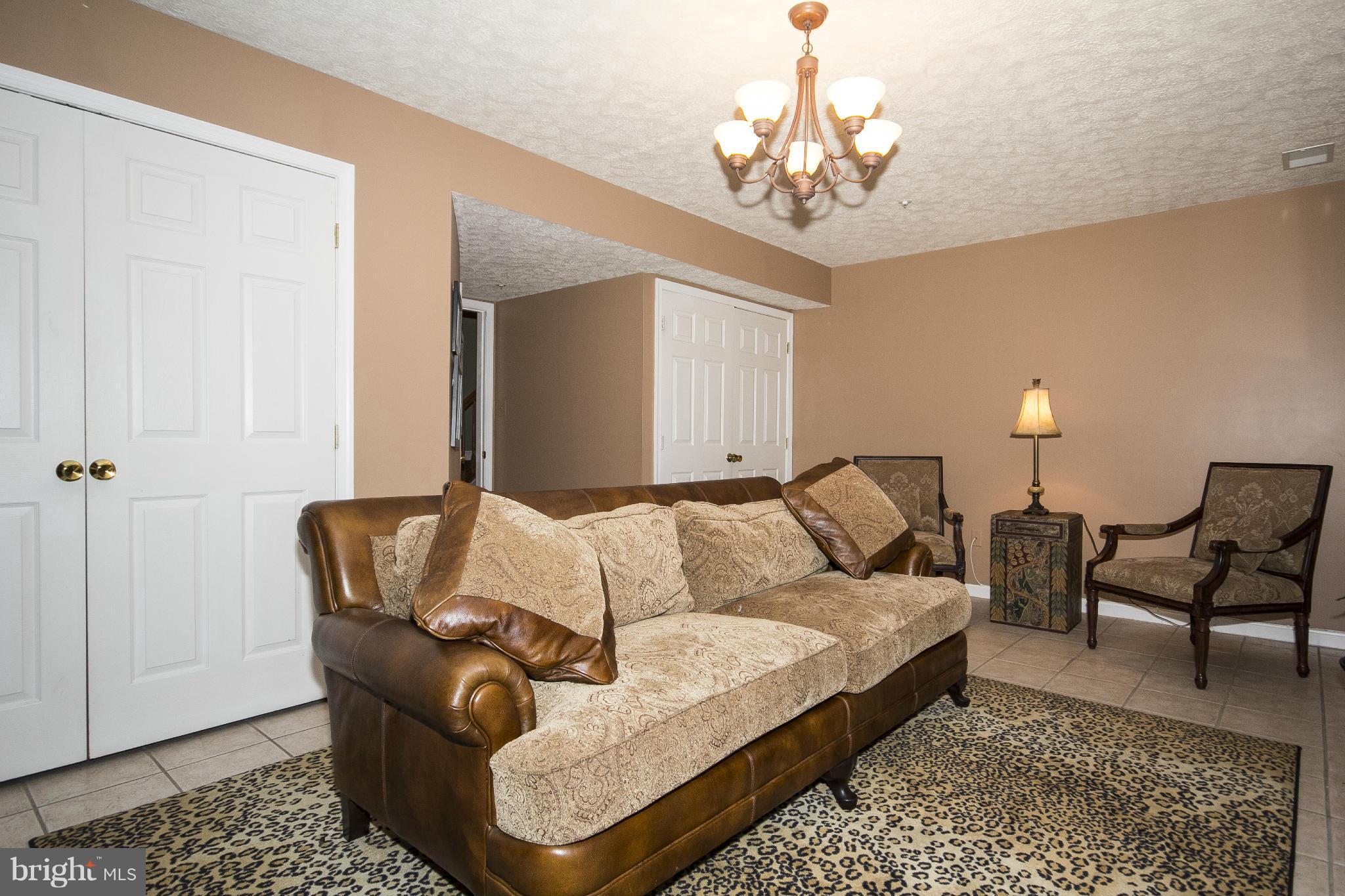 5243 Downing Road Baltimore, MD 21212 - Photo 4 of 30 Family Room