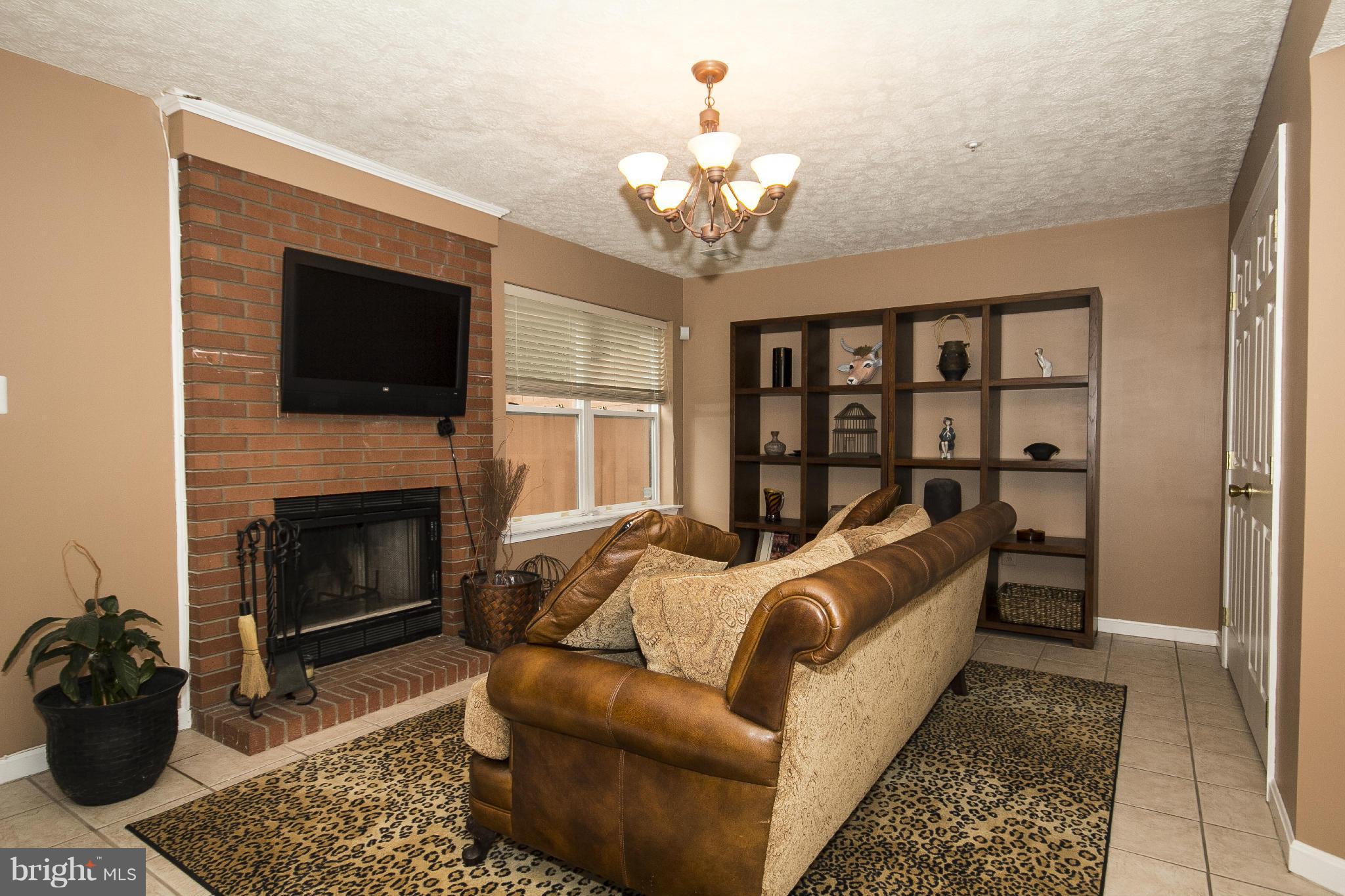 5243 Downing Road Baltimore, MD 21212 - Photo 5 of 30 Family Room