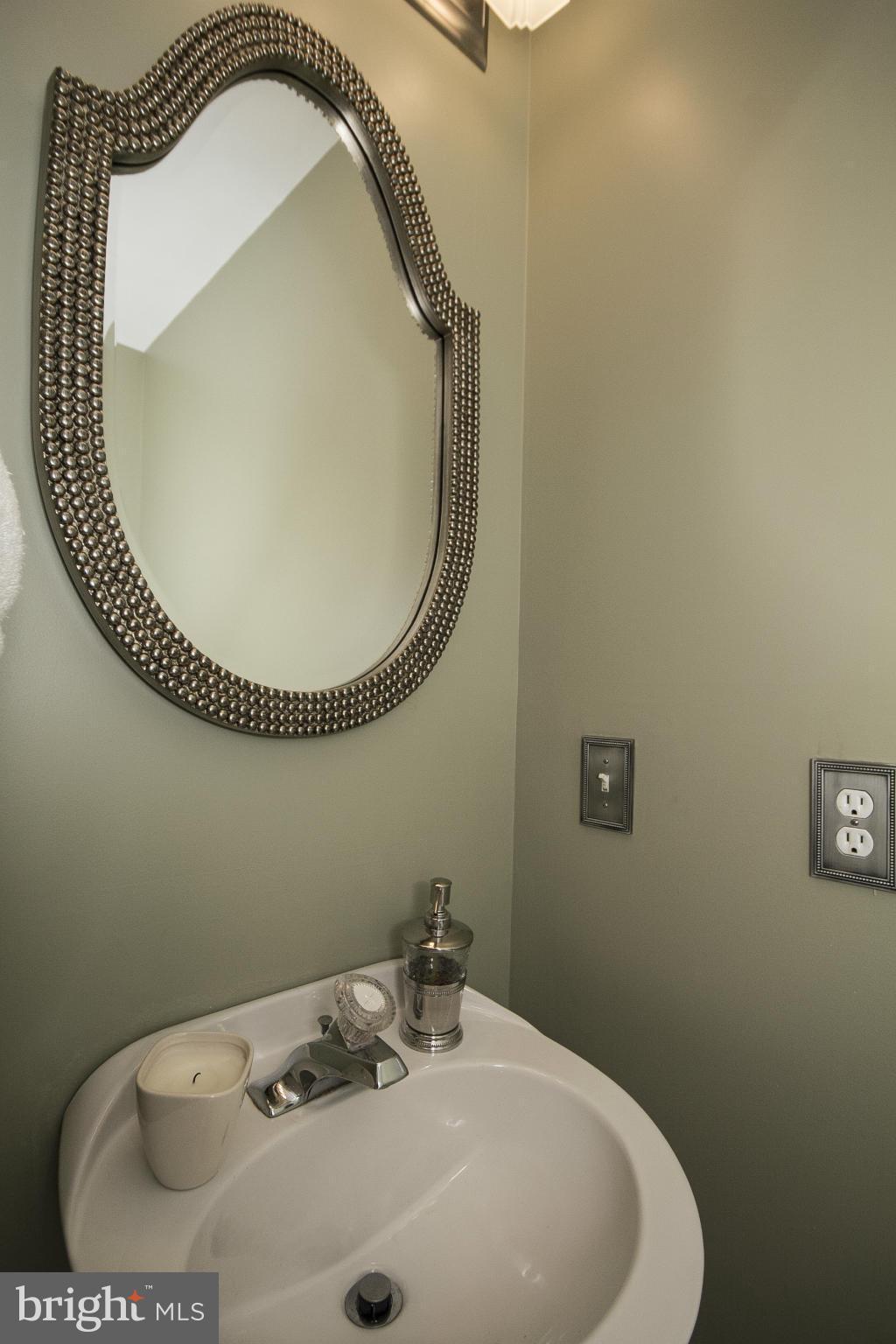 5243 Downing Road Baltimore, MD 21212 - Photo 7 of 30 Entry Powder Room