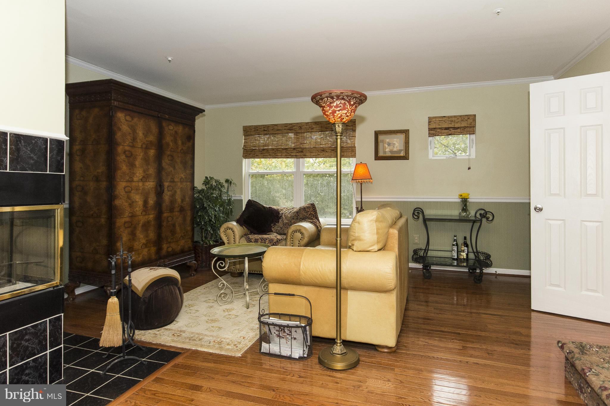 5243 Downing Road Baltimore, MD 21212 - Photo 8 of 30 Living Room w/ wood floors