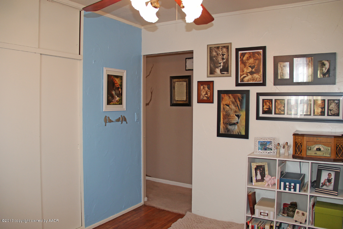 5016 South Bonham Street Amarillo, TX 79110 - Photo 19 of 31 a view of a livingroom with shelves