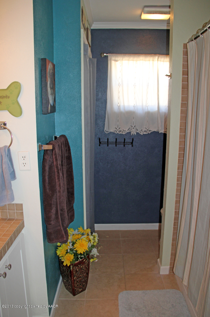 5016 South Bonham Street Amarillo, TX 79110 - Photo 20 of 31 a view of entryway with wooden floor