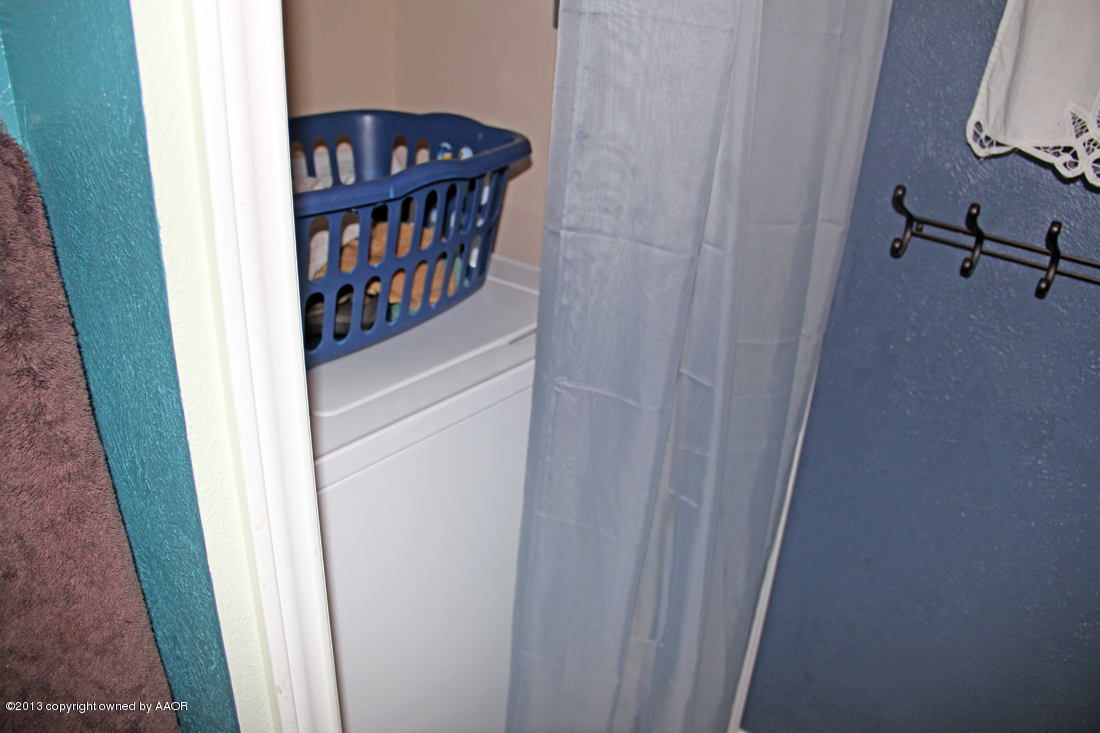 5016 South Bonham Street Amarillo, TX 79110 - Photo 22 of 31 a view of a hallway