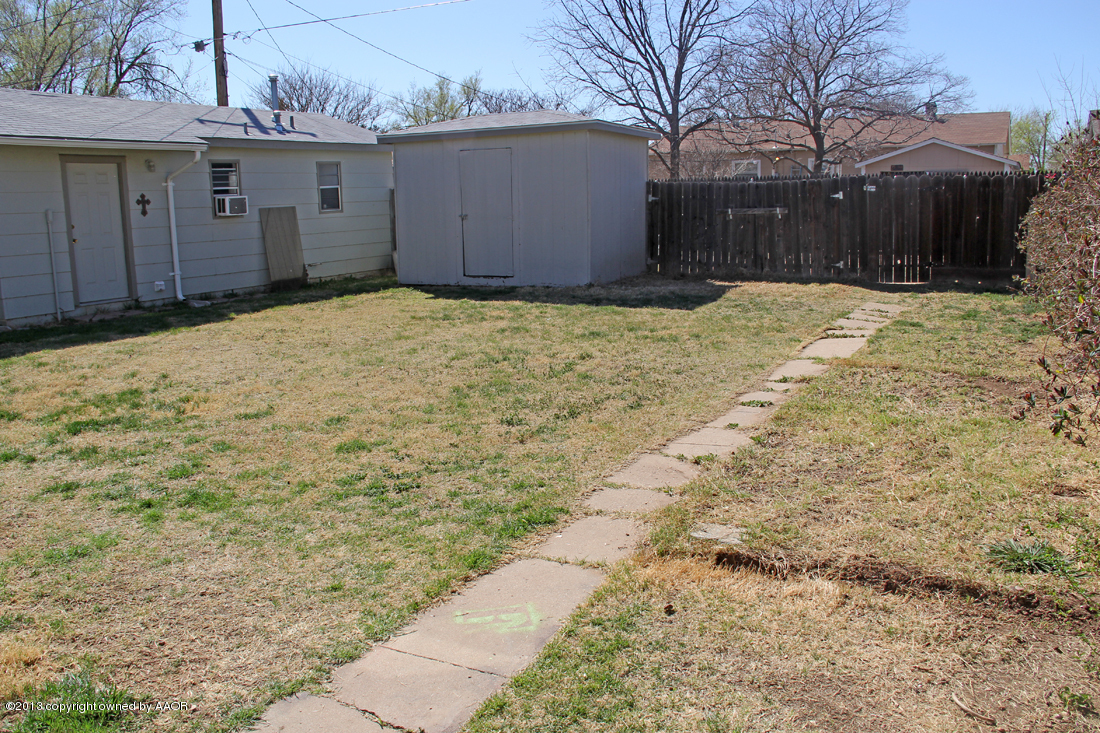 5016 South Bonham Street Amarillo, TX 79110 - Photo 26 of 31 a view of a backyard of a house