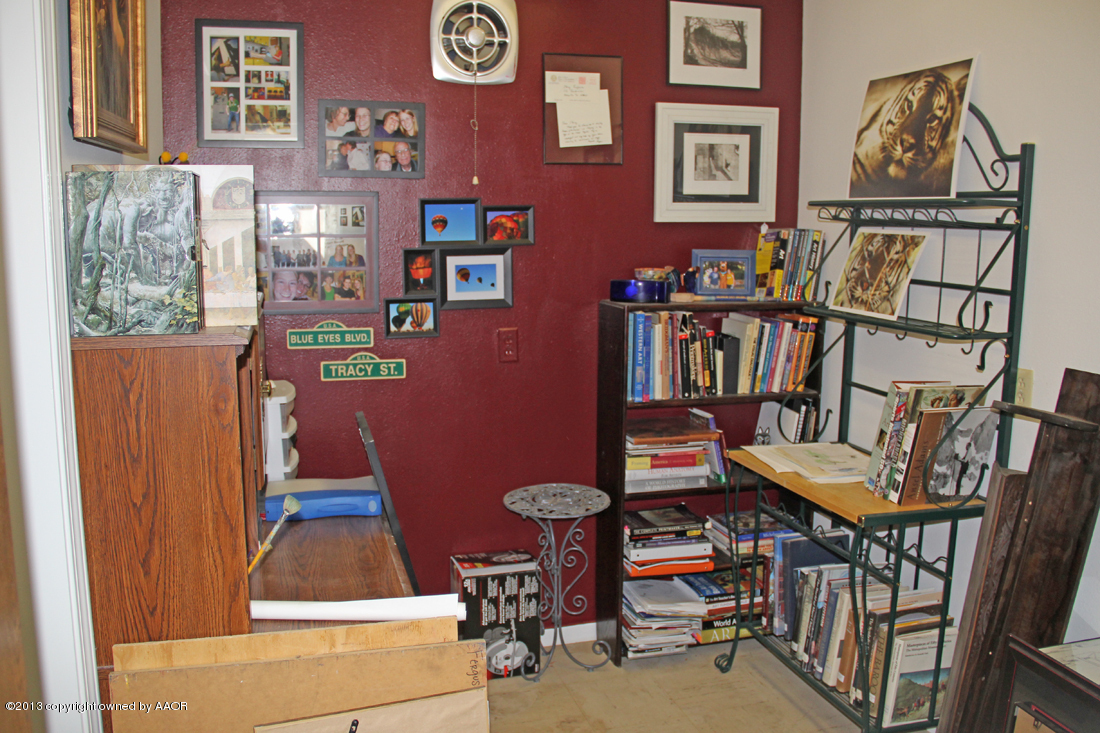 5016 South Bonham Street Amarillo, TX 79110 - Photo 29 of 31 a reading room with furniture and book shelf