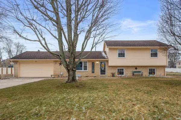 $299,900 | 4705 West Shirley Lane, Muncie, IN 47302