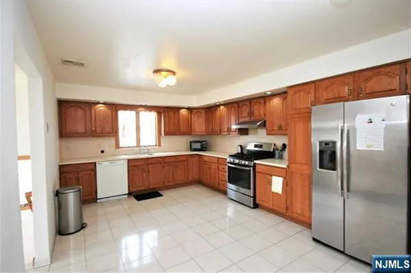 $3,450 | 31 Marion Avenue, Unit 2, Cliffside Park, NJ 07010
