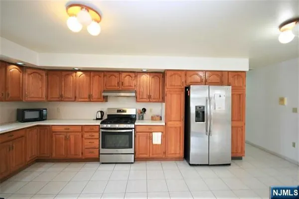 $3,450 | 31 Marion Avenue, Unit 2, Cliffside Park, NJ 07010