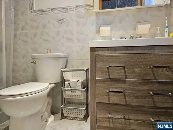 $3,450 | 31 Marion Avenue, Unit 2, Cliffside Park, NJ 07010