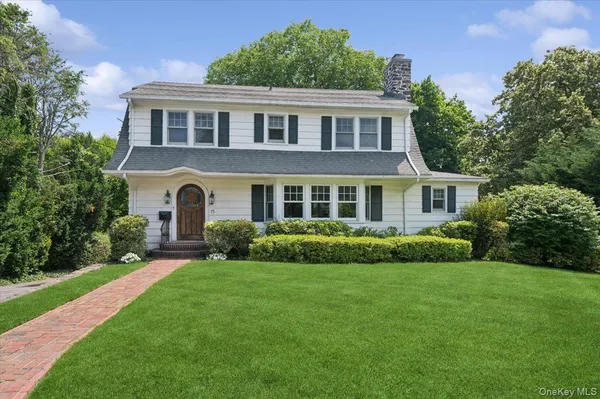 $2,575,000 | 15 Lyons Place, Larchmont, NY 10538