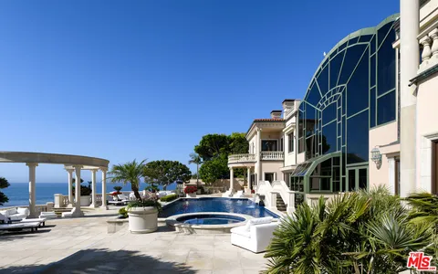 $90,000,000 | 28824 Cliffside Drive, Malibu, CA 90265