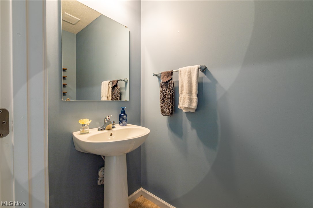 2219 Fowl Road Elyria, OH 44035 - Photo 11 of 34 Gallery Image 11