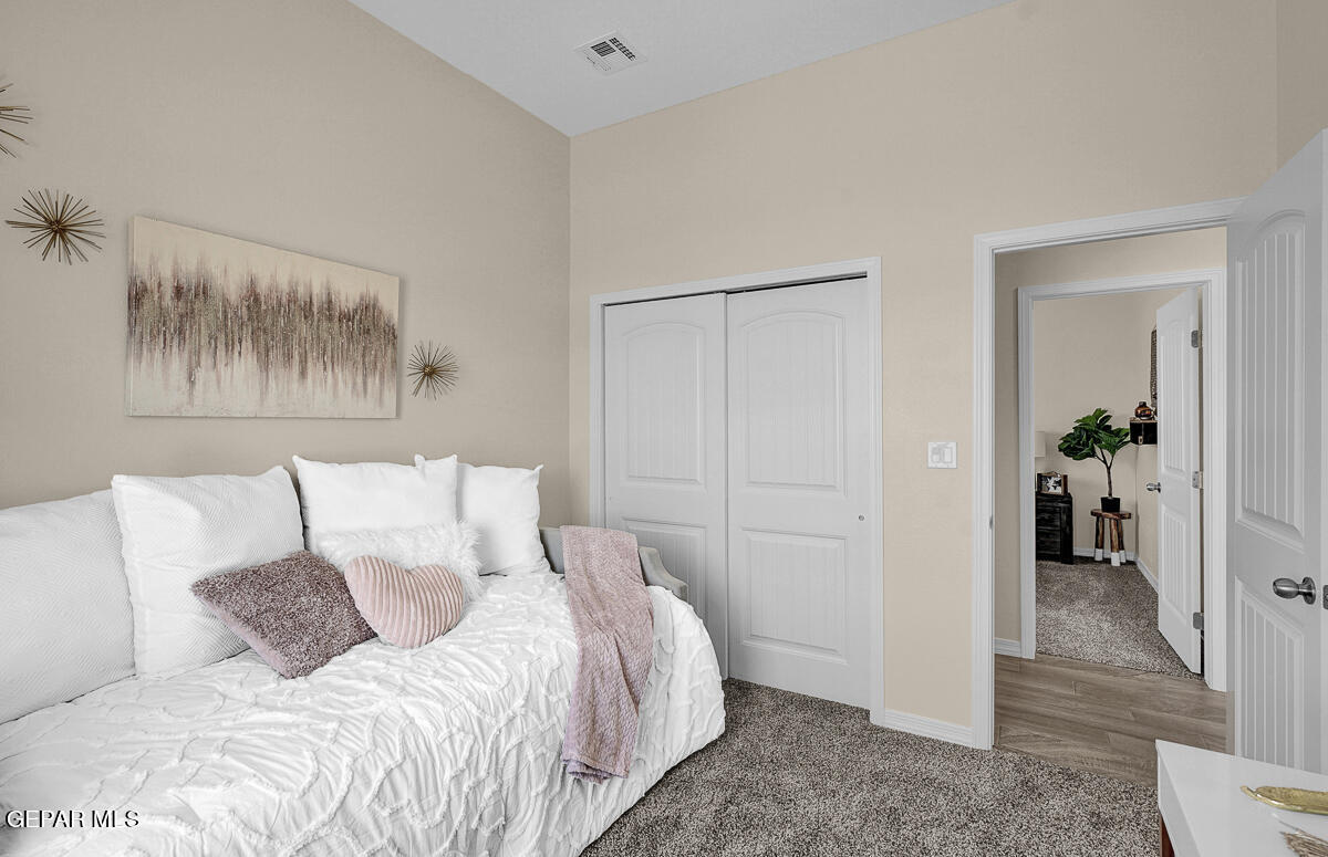 7625 Enchanted Ridge Drive El Paso, TX 79911 - Photo 32 of 57 a bed room with a bed and a view of bathroom