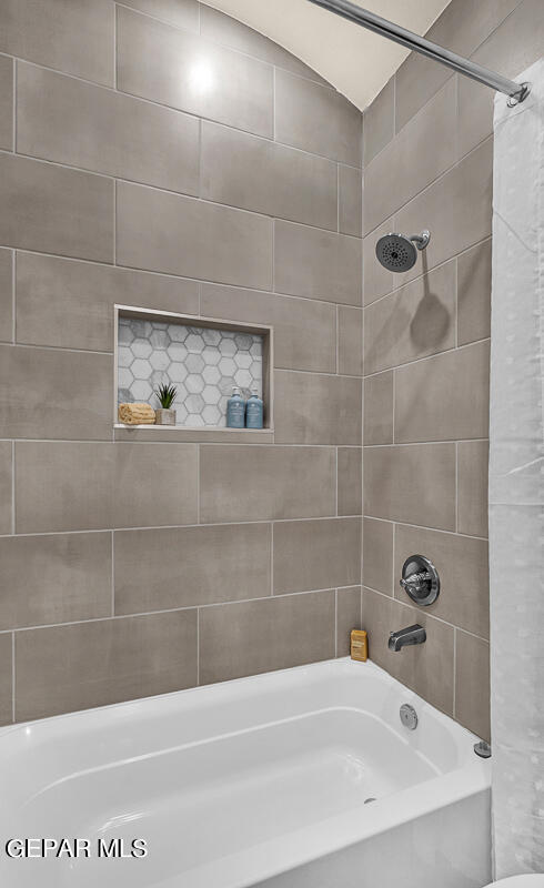 7625 Enchanted Ridge Drive El Paso, TX 79911 - Photo 36 of 57 a bathroom with a bathtub