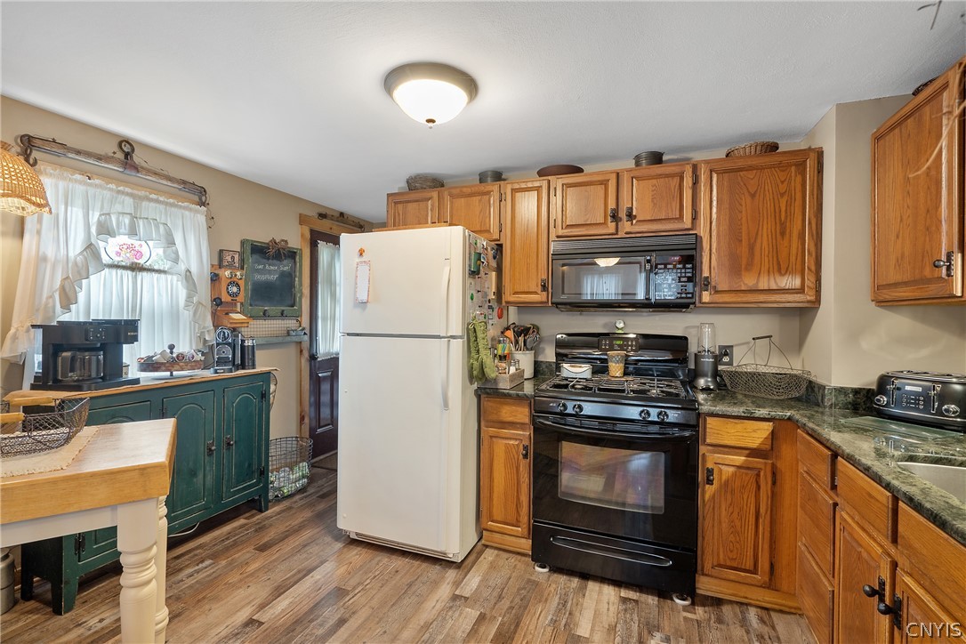 204 Stonefield Road Onondaga, NY 13205 - Photo 8 of 32