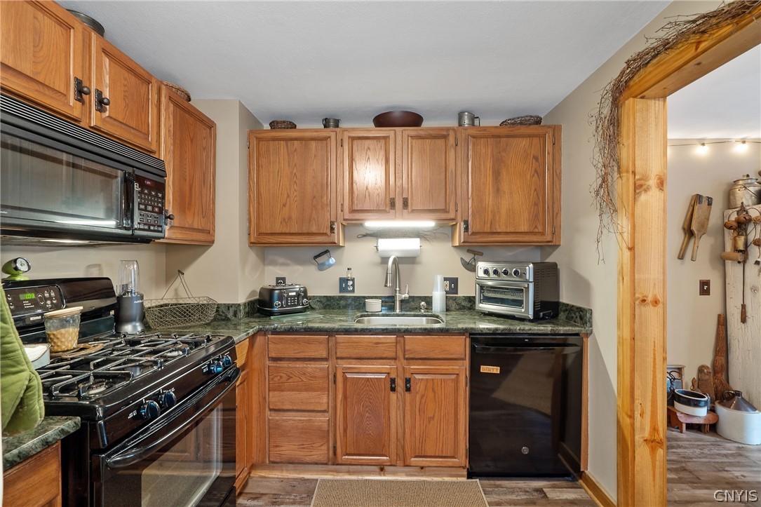 204 Stonefield Road Onondaga, NY 13205 - Photo 9 of 32