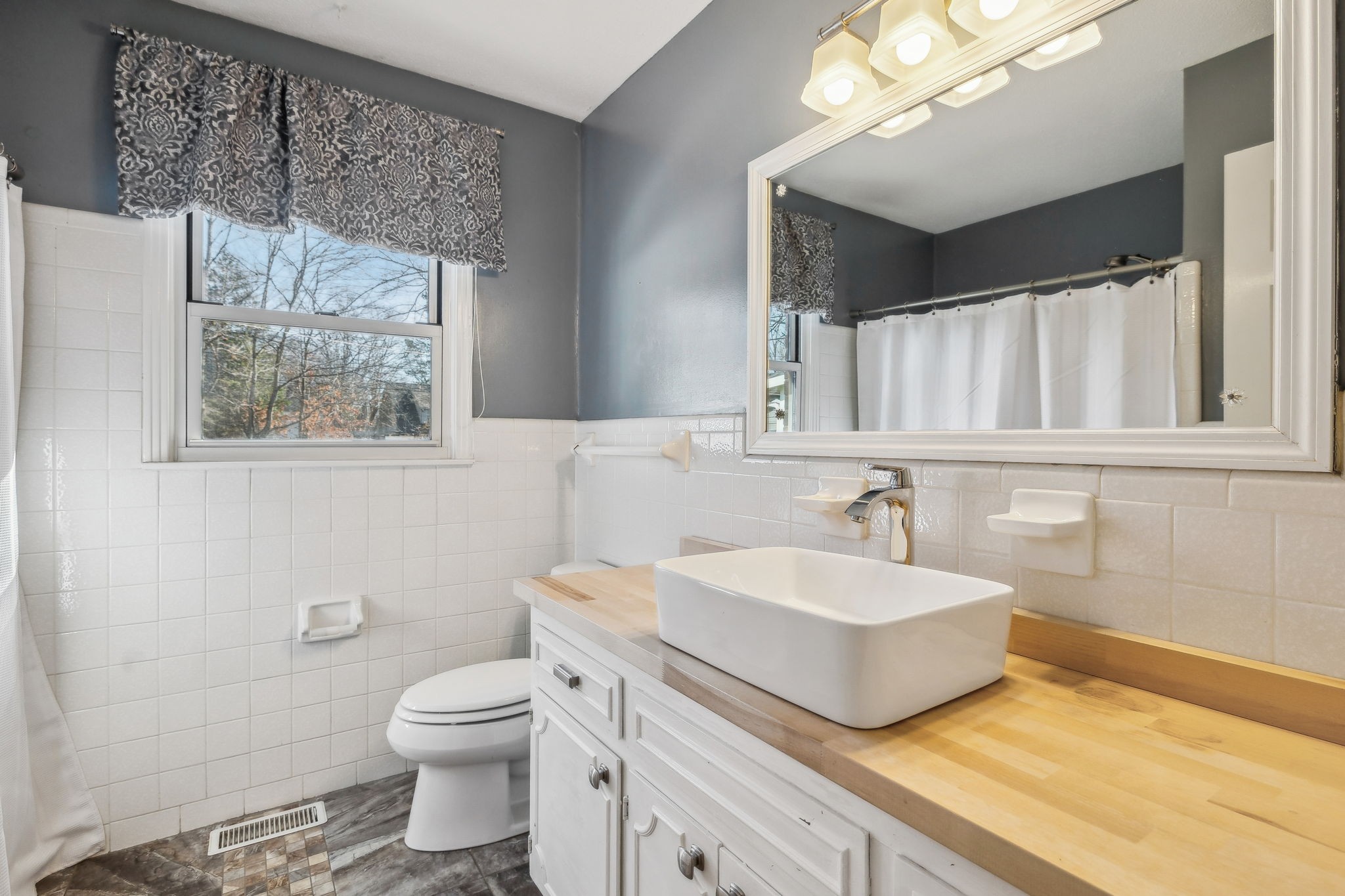 4 Trahern Terrace Clarksville, TN 37040 - Photo 31 of 66 a bathroom with a sink and a mirror