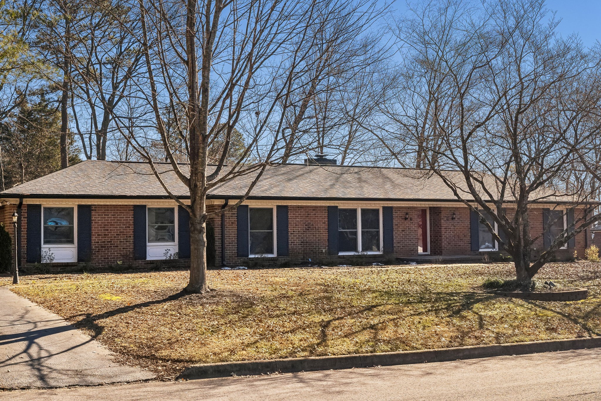 4 Trahern Terrace Clarksville, TN 37040 - Photo 5 of 66 front view of a house with a yard