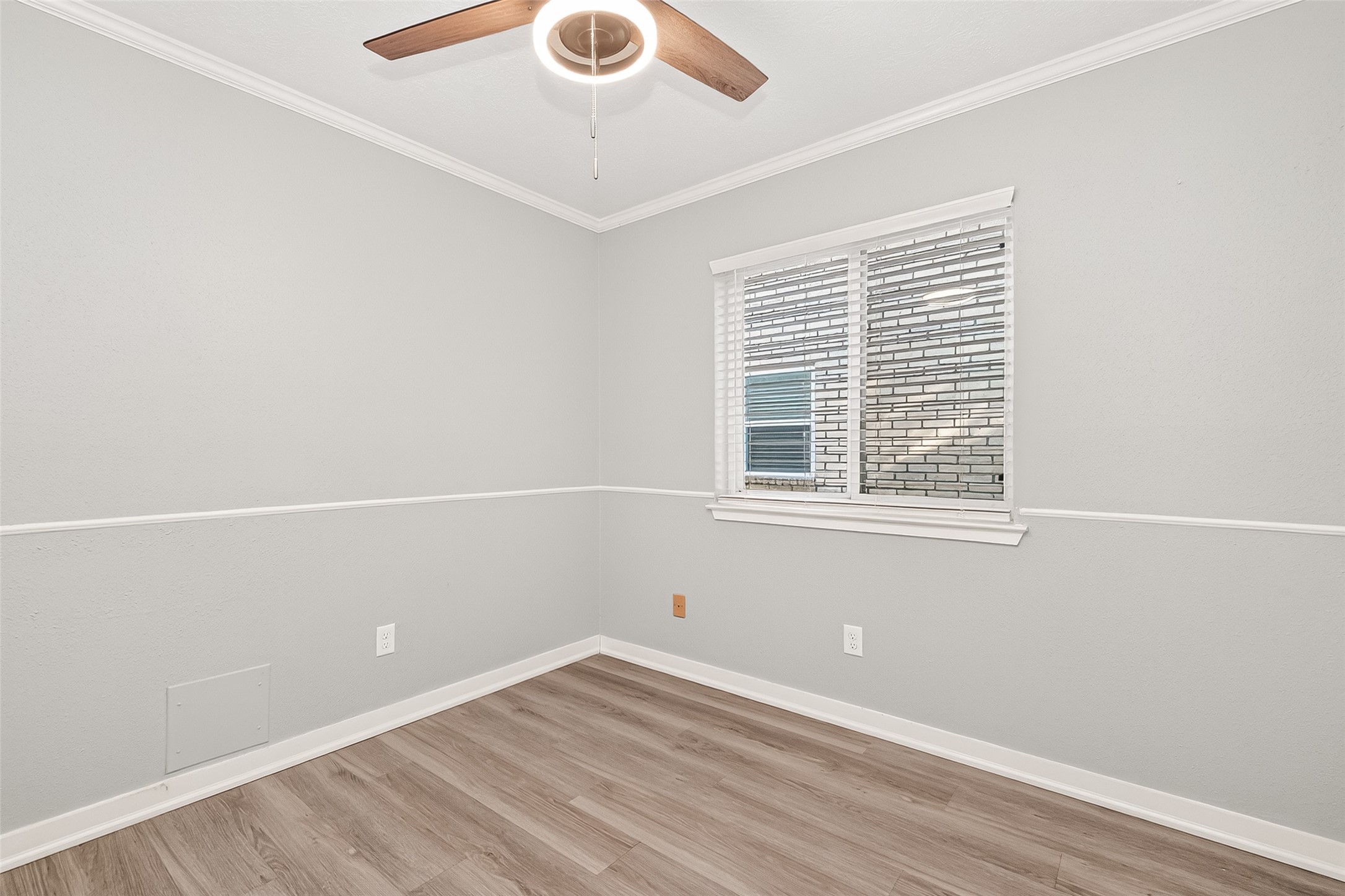 9507 Secretariat Drive Houston, TX 77065 - Photo 30 of 41 an empty room with a window