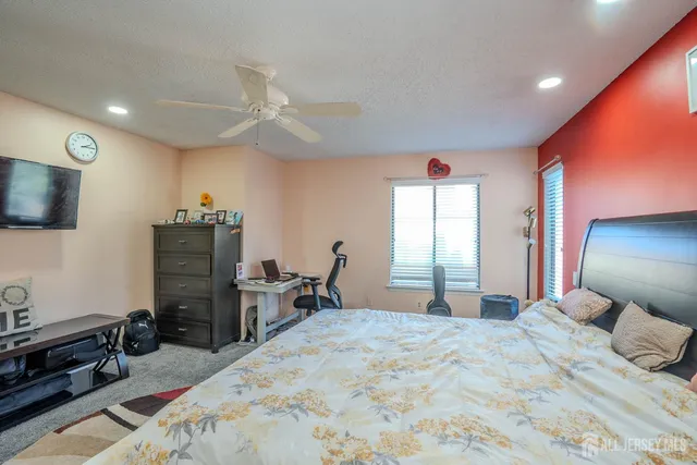 $3,000 | 58 Park Gate Drive, Edison, NJ 08820