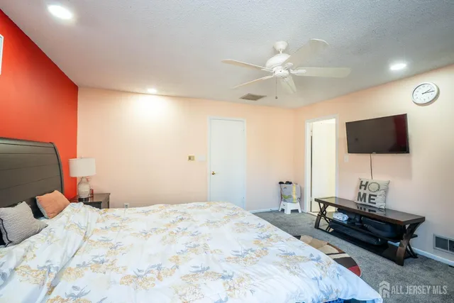 $3,000 | 58 Park Gate Drive, Edison, NJ 08820